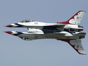 F-16 Falcon Thunderbirds fly belly to belly