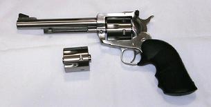 Ruger - New Model Blackhawk - Convertible - Single-Action Revolver - 10mm Auto With .40 S&W Cylinder - 6.5 Inch Barrel